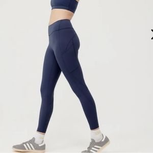 Outdoor Voices FreeForm 7/8 Contour Legging large navy Pockets Athletic
